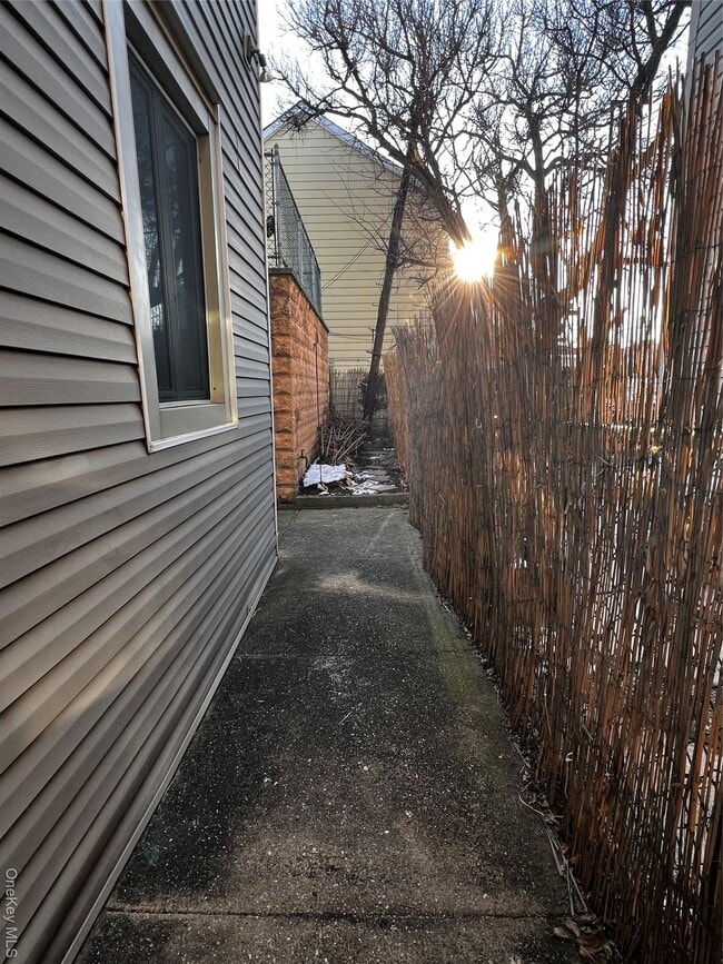 Building Photo - 5-16 Woodward Ave