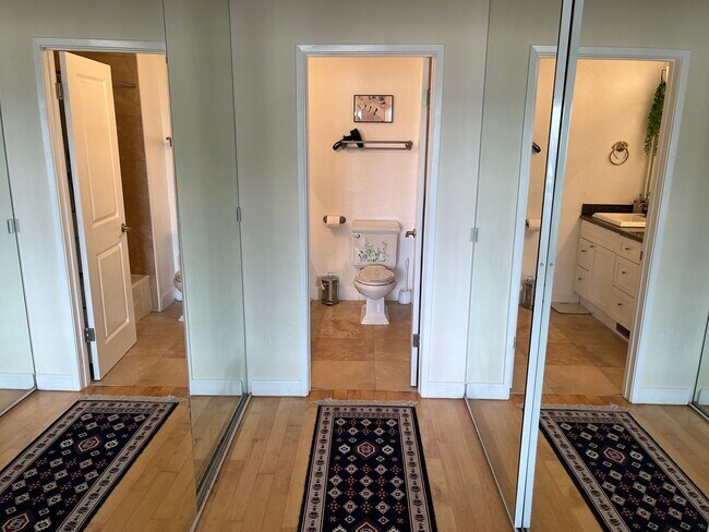 Building Photo - Amazing rare updated full floor Richmond f...