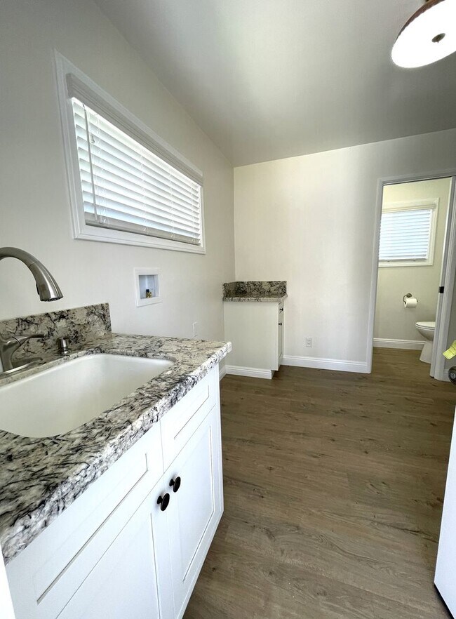 Building Photo - Charming updated 3-bedroom home with a/c near Victor Park