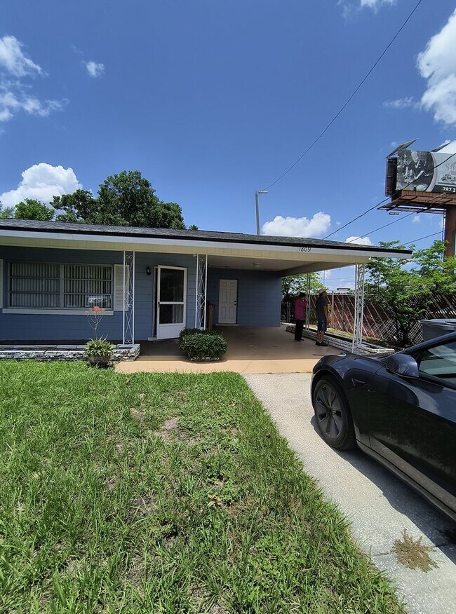 Building Photo - Spacious 3-Bedroom 1.5 Bathroom House for ...