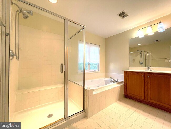 Building Photo - 23435 Dahlia Cir