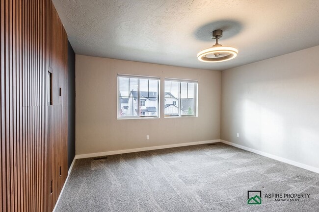 Building Photo - Upgraded 4 bed 3 bath home