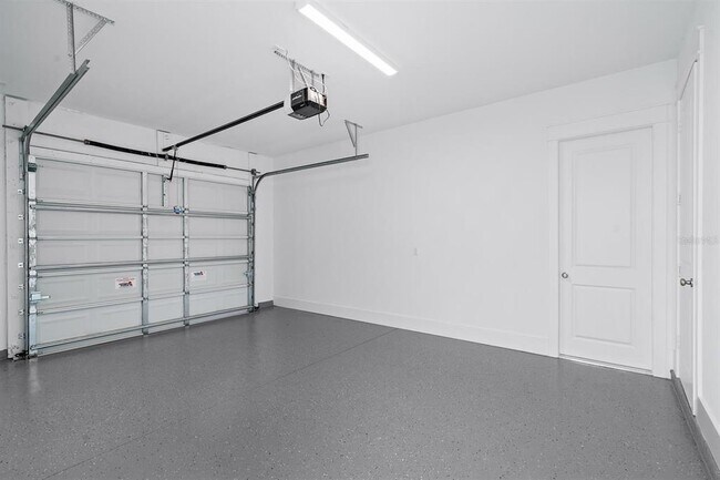 Building Photo - 667 SW Cleveland Ave