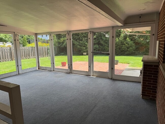 Building Photo - Brick Cape Cod in Upper Arlington School D...
