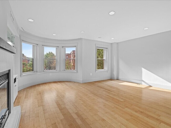 Building Photo - 81 Saint Botolph St