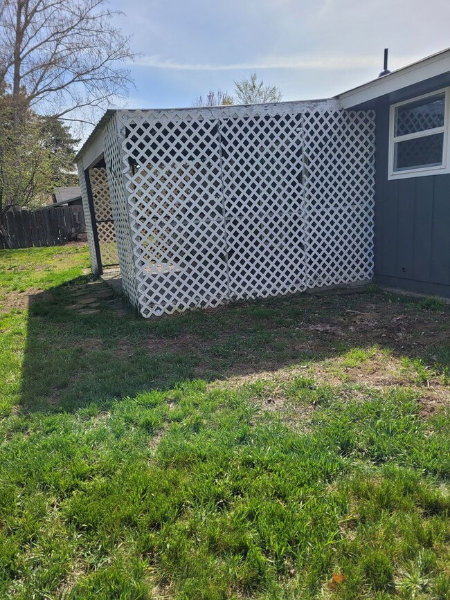 Building Photo - 3 bedrooms 2 bath