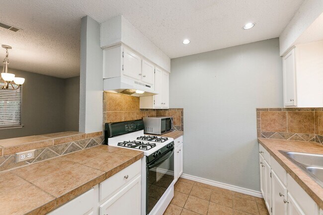 Building Photo - Marvelous in Milwood!