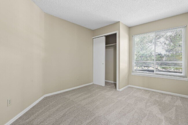 Building Photo - 1065 Acapulco Ct