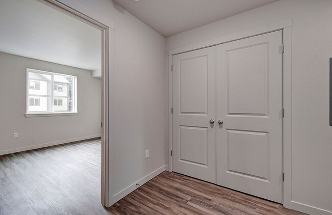 Building Photo - 404 NE 117th Ave
