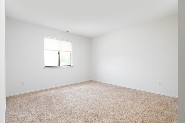 Building Photo - 16446 Clarkson Dr