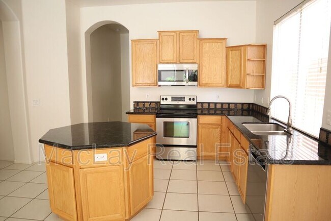 Building Photo - 3820 S Barberry Pl