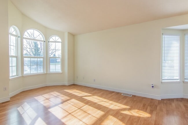 Building Photo - 5 Bedroom Home in Herriman; 2700 sq ft; Open Floor Plan