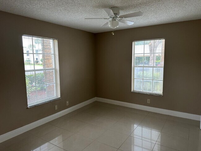 Building Photo - 6283 La Costa Dr