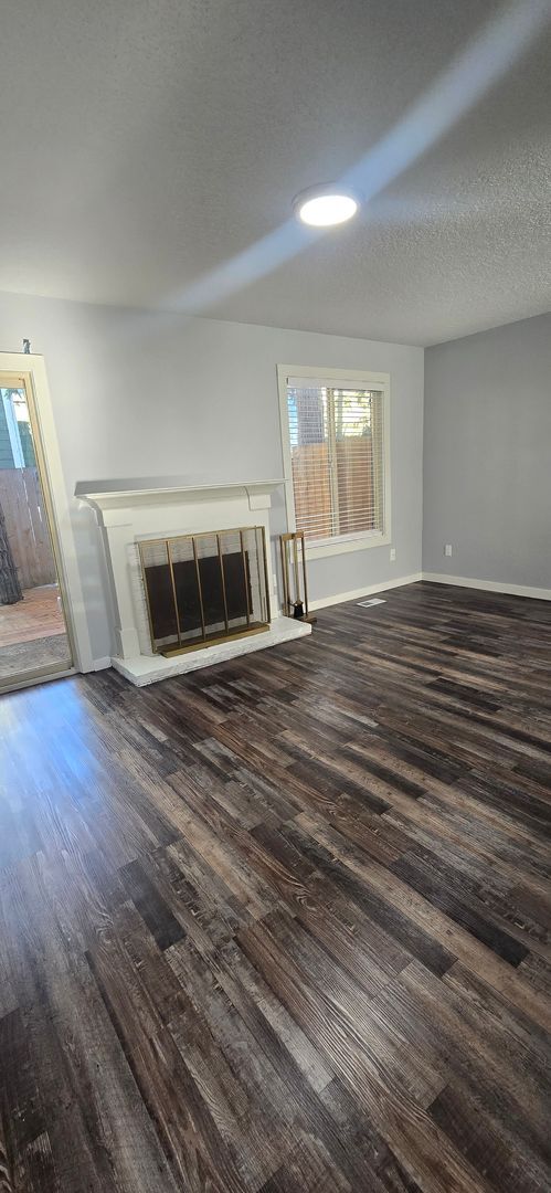 Building Photo - NOW $2,399 (Was $2,599) + $500 OFF First Month if You Move in by April 1!