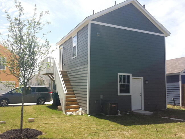 Building Photo - 340 Perry St