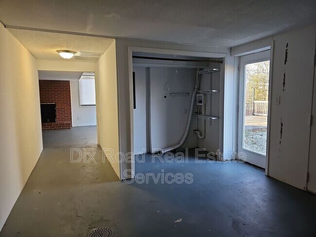 Building Photo - 1750 N Staunton Dr