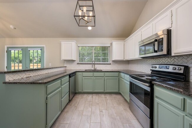 Building Photo - 1501 Tree Line Dr