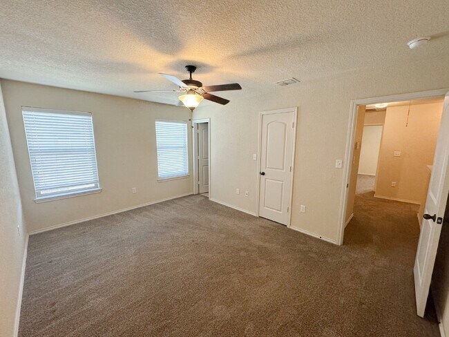 Building Photo - Move-In Special! Get $200 off your first f...