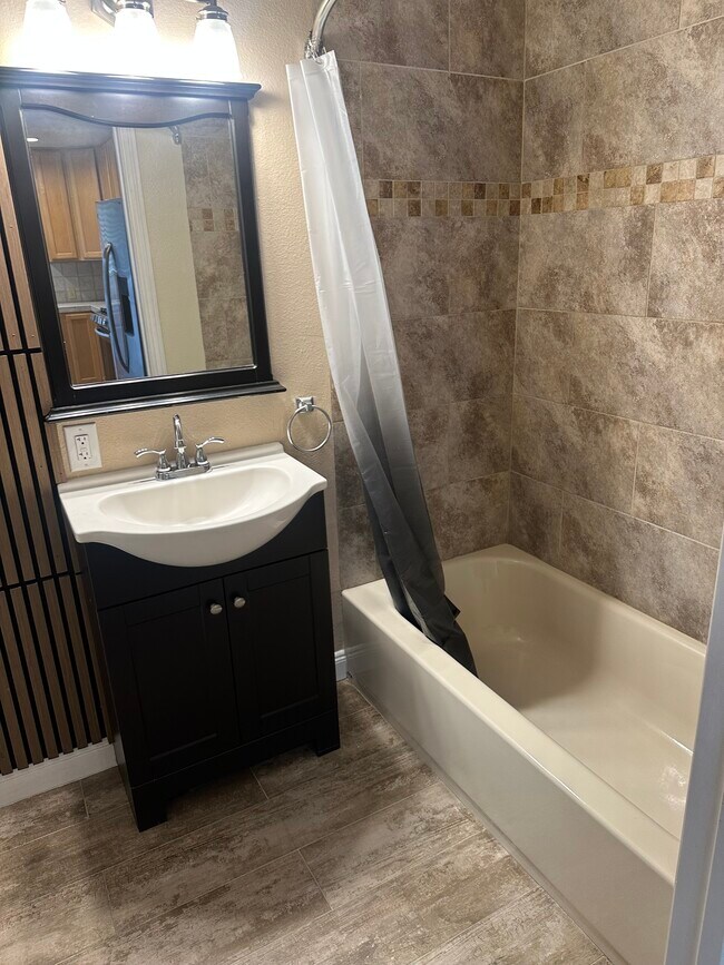 Building Photo - 1374 Olivina Ave