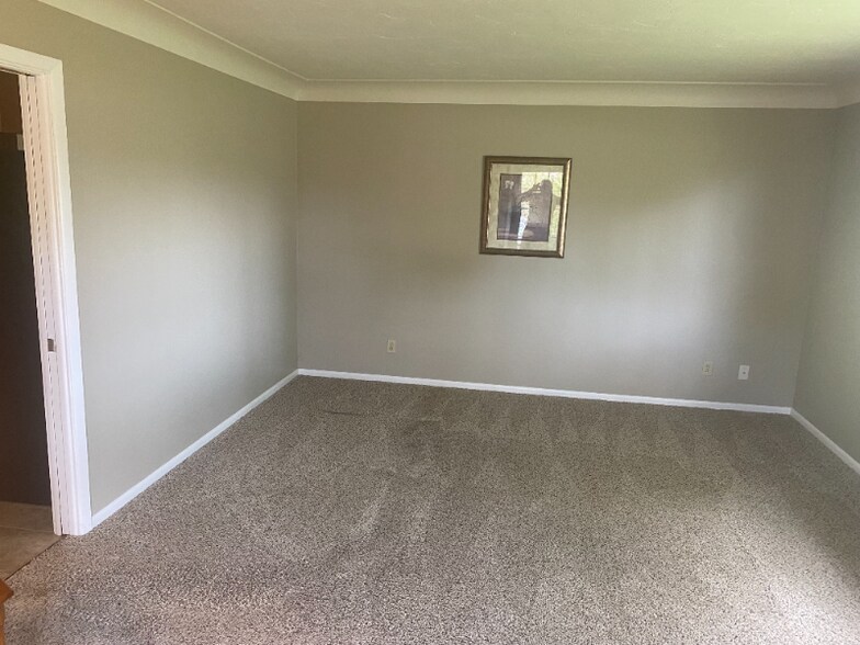 Building Photo - 13857 Whitney Rd