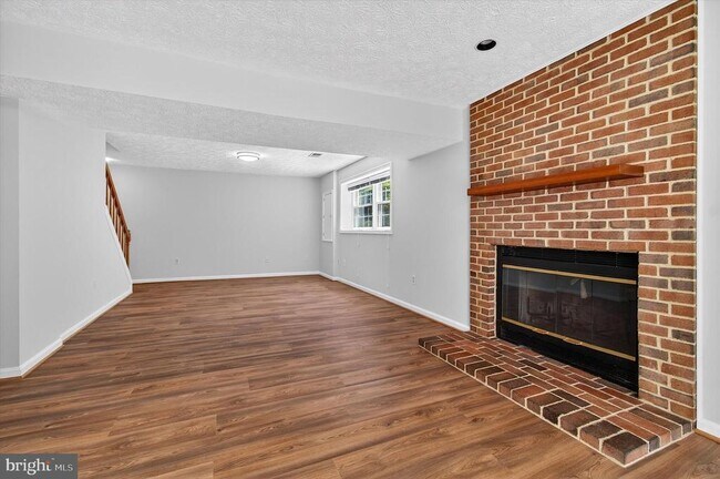 Building Photo - 8405 Overlook St