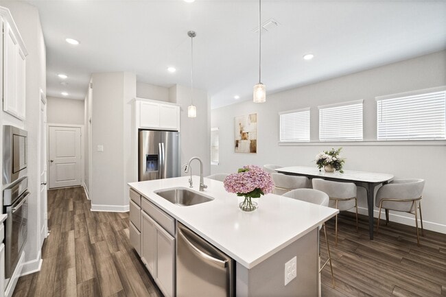 Building Photo - 15527 Maple