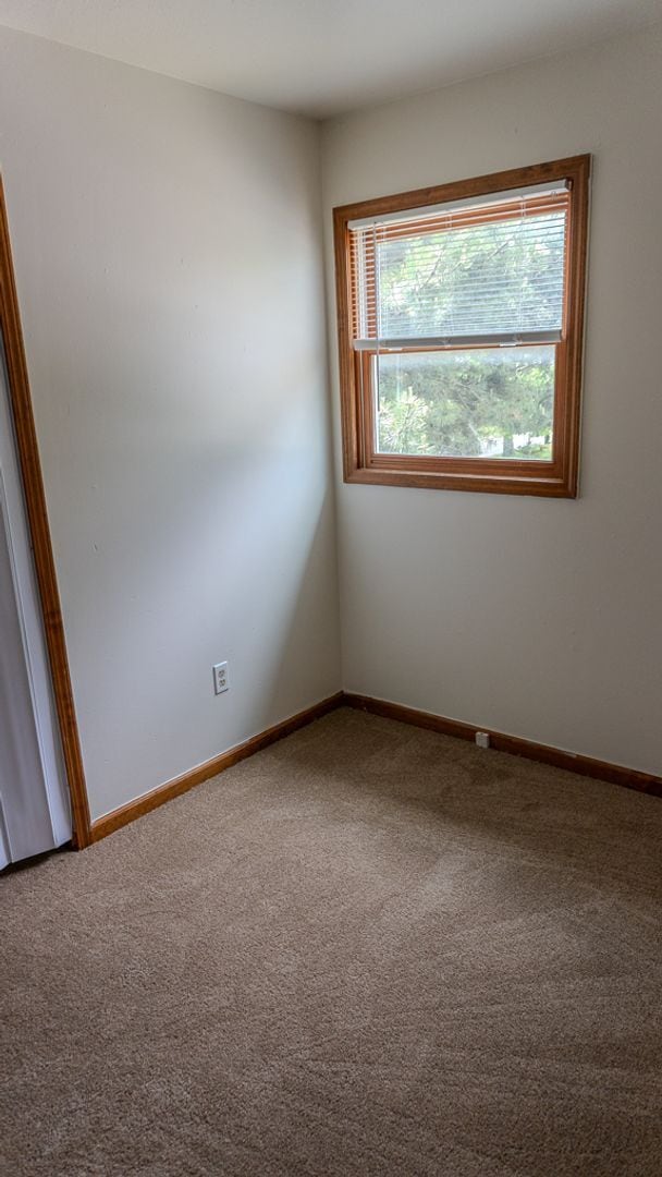 Building Photo - Updated 3-Bedroom Townhouse in Convenient Toledo Location