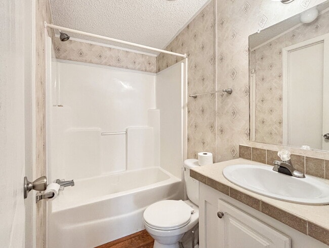Building Photo - Charming Coastal Retreat in Ridgeway | Fenced Yard + Garage | Hobe Sound