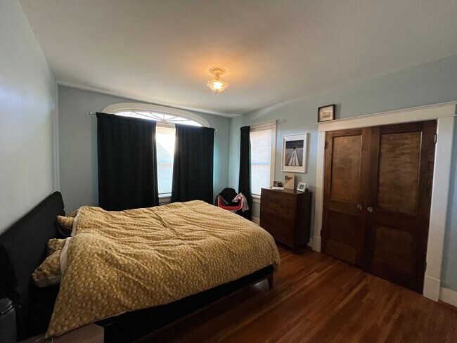 Building Photo - Charming Home in Belmont-Hillsboro Neighborhood, minutes to Vandy and Belmont, Fenced Yard