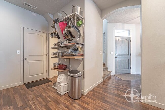 Building Photo - 5921 NE 48th St