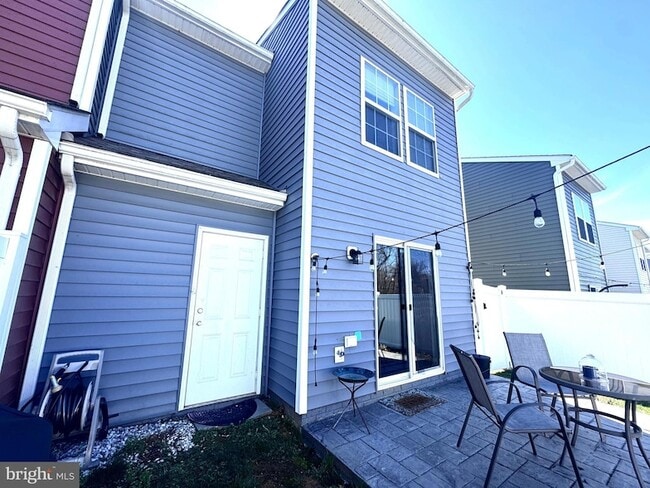 Building Photo - 576 Thumper Dr