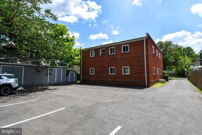 Building Photo - 4710 Queensbury Rd