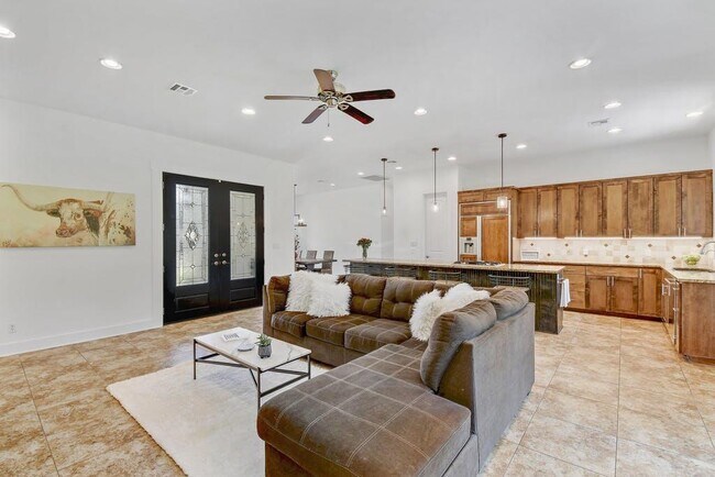 Building Photo - 1006 Lipan Trail