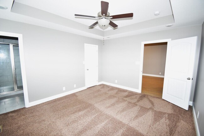 Building Photo - 3 Bedroom Pet Friendly Home For Rent in Chalet Hills!