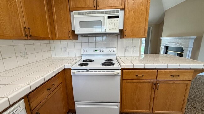 Building Photo - 2274 E Skyview Ave