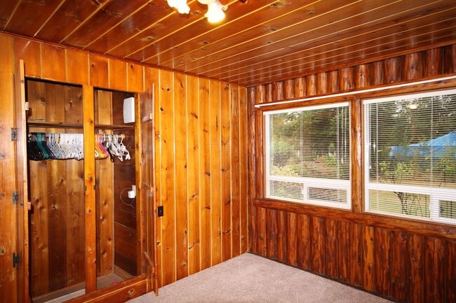 Building Photo - Browns Point Home With Amazing Views!