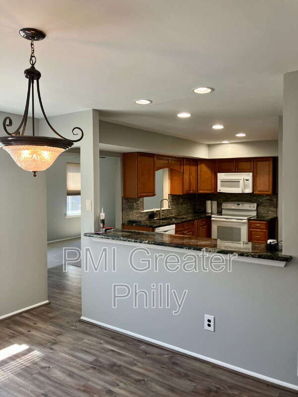 Building Photo - 2466 Brandon Ct