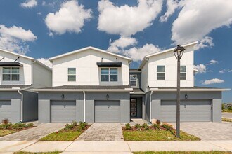 Building Photo - Almost Brand New 3 beds 2.5 baths in East ...