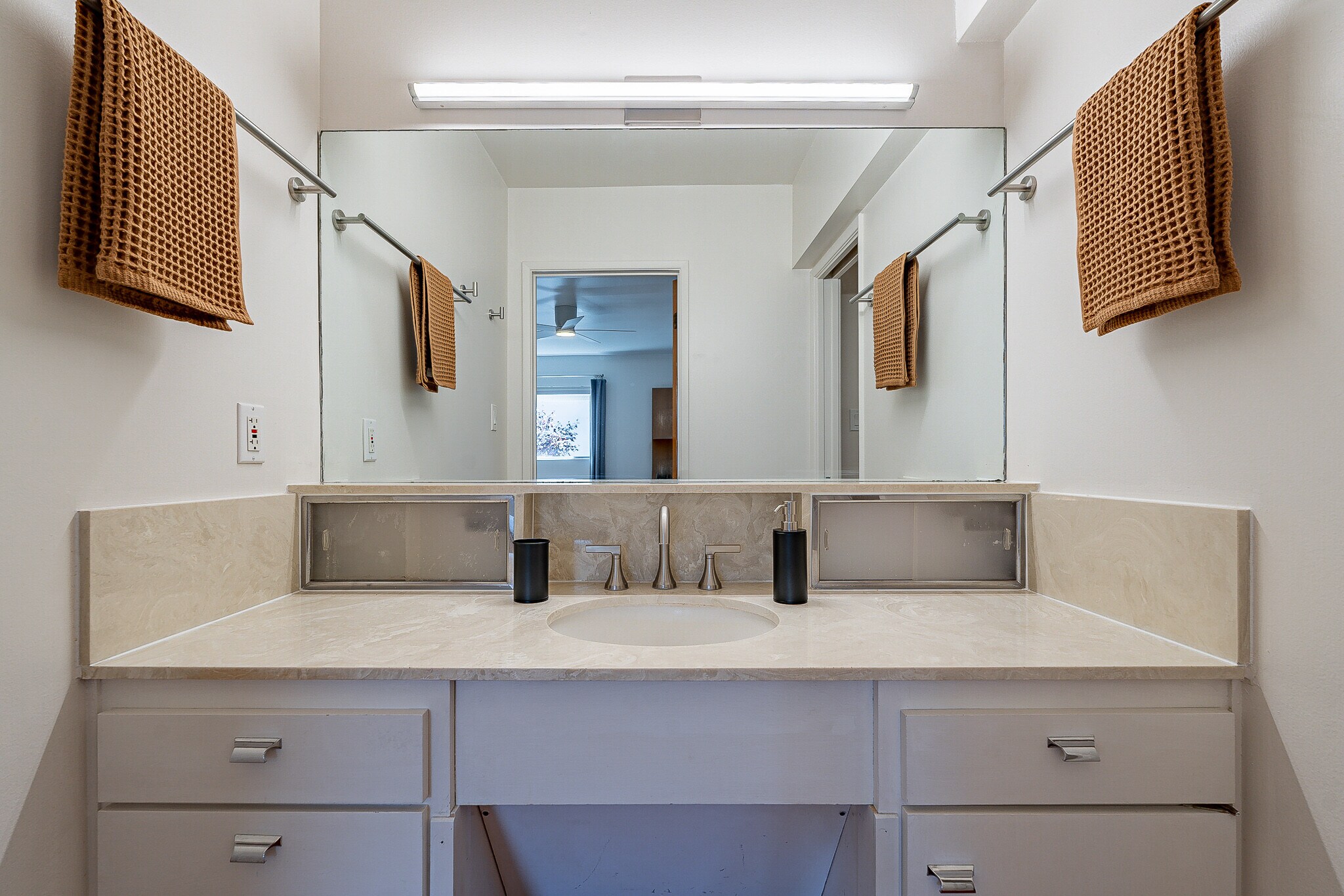 Primary ensuite bathroom - 3940 E. Timrod St. #226