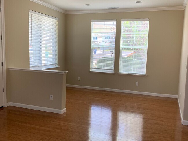 Building Photo - Stunning 4 bed/2.5 bath home in San Ramon