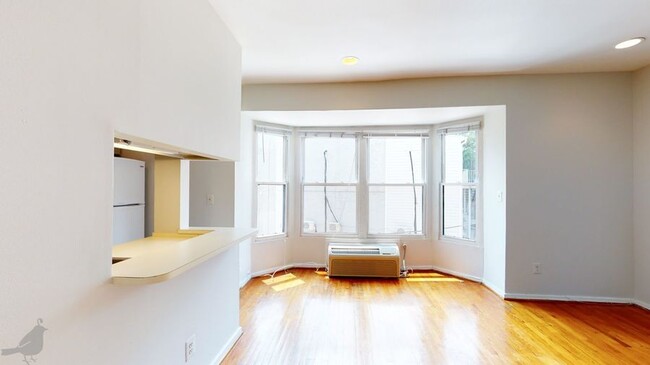 Building Photo - Stylish Studio in Adams Morgan! Amazing Lo...