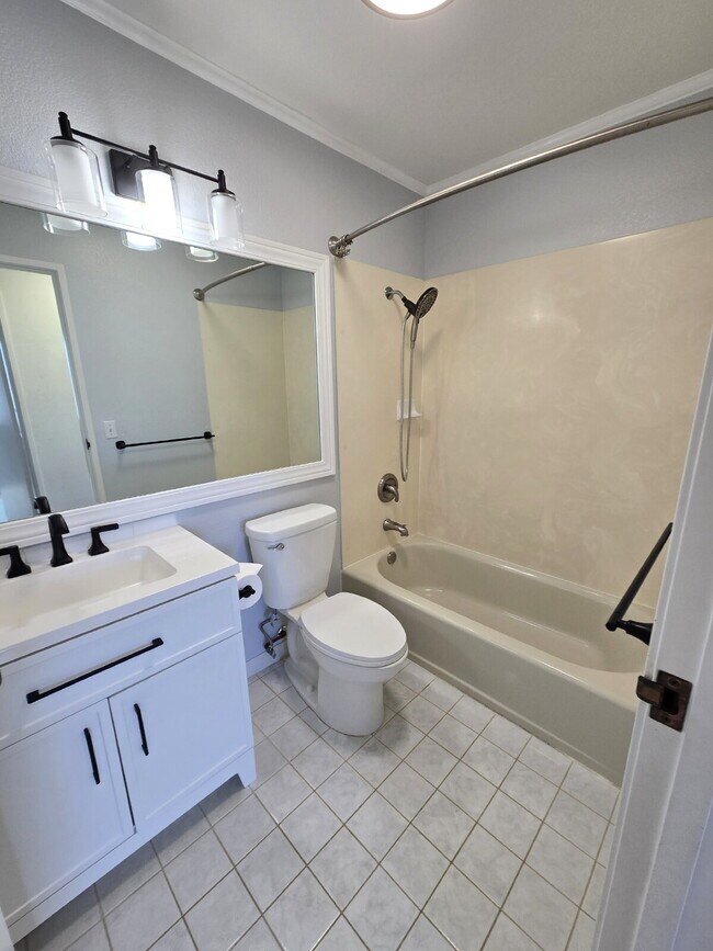 Building Photo - Upgraded 4BR,3BA Home in Ewa Gentry Summerhill with Solar PV