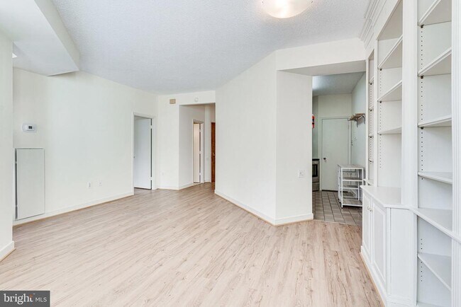 Building Photo - 955 26th St NW