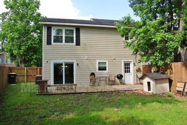 Building Photo - 138 Holland Park Cir