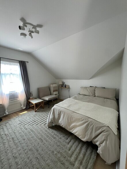 Primary Photo - 65 Moulton St