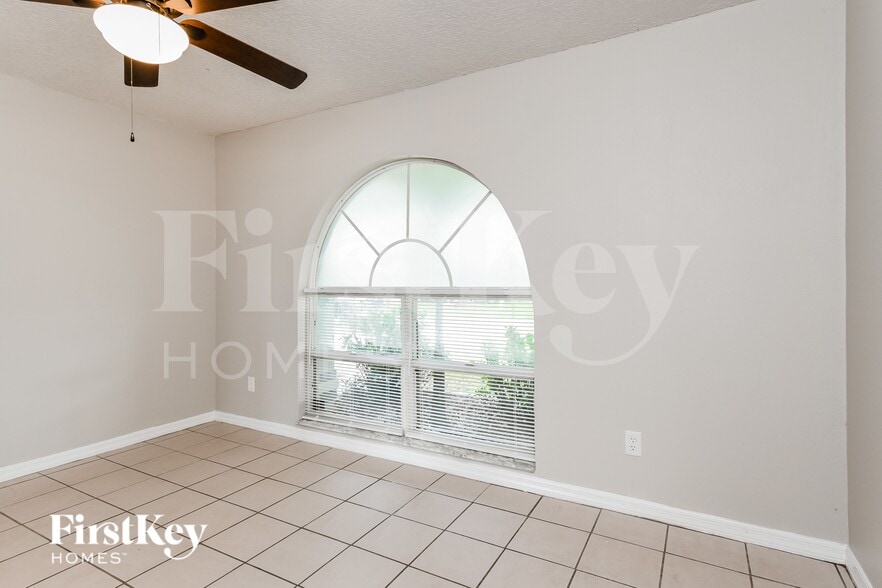 Building Photo - 1323 Arrowhead Ct