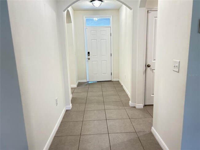 Building Photo - 4965 NE 14th Pl