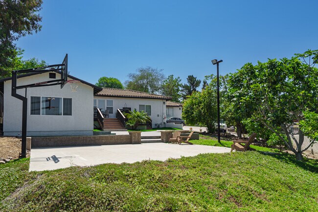 Building Photo - 9932 Sierra Madre Rd