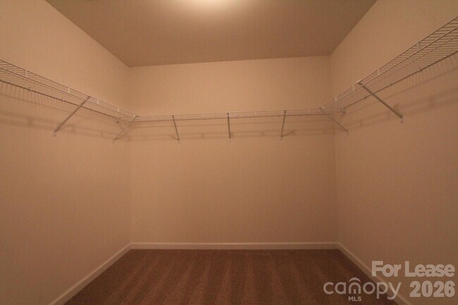 Building Photo - 127 Queensway Ln