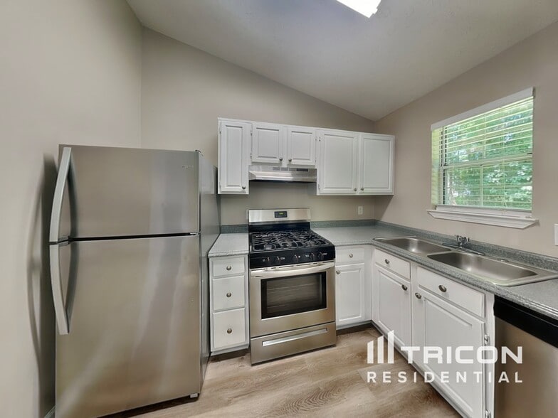 Building Photo - 38 Ann Cir